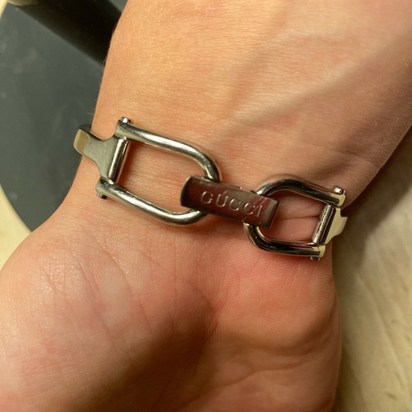 Authentic Gucci pink pearly silver watch - Picture 2 of 4